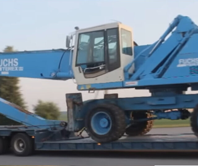 Transport koparki Fuchs 320 z Rawicza do Czechowic-Dziedzic