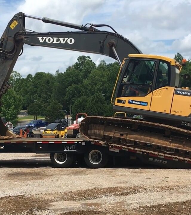 Transport koparki gąsienicowej Volvo 220 z Zelowa do Lęborka