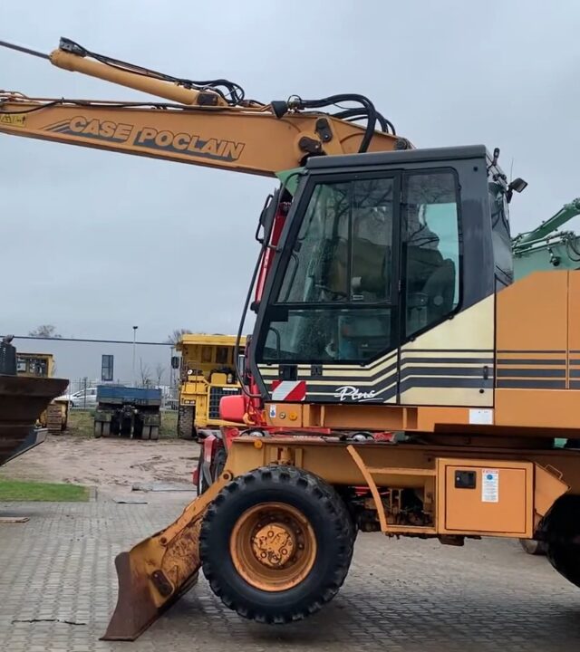 Transport koparki kołowej CASE 988 z Długołęki do Sosnowca