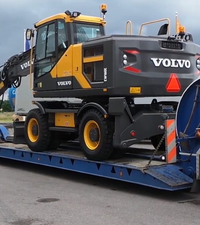 Transport koparki kołowej Volvo EW160C z Finlandii do Gdańska