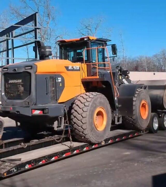 Transport ładowarki Doosan DL420 – Żółwia Błoć-Złotkowo